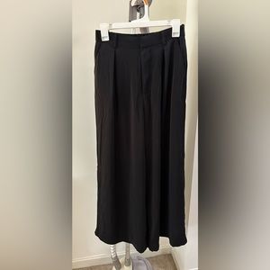 Black wide leg trousers. Size small. Never worn. NWT.